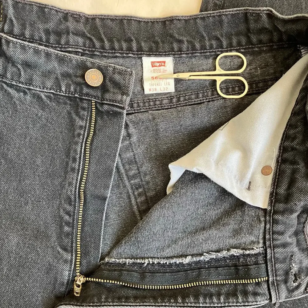 Vintage Levi’s 560 Jeans Mens 38x32 Loose Fit Tapered Leg Made USA Y2K 90s